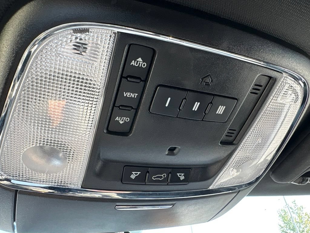 Used 2018 Dodge Durango R/T w/ Trailer Tow Group IV AWD/4WD image 31