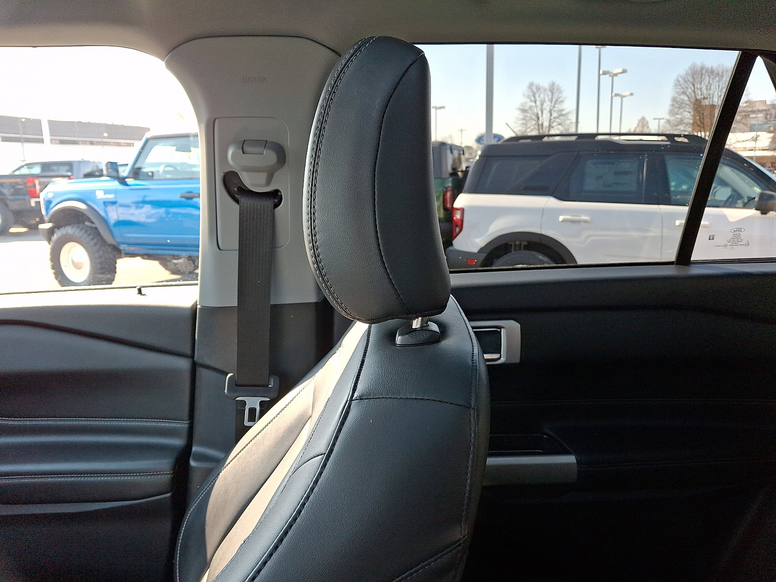 Certified 2022 Ford Explorer XLT w/ Equipment Group 202A image 17