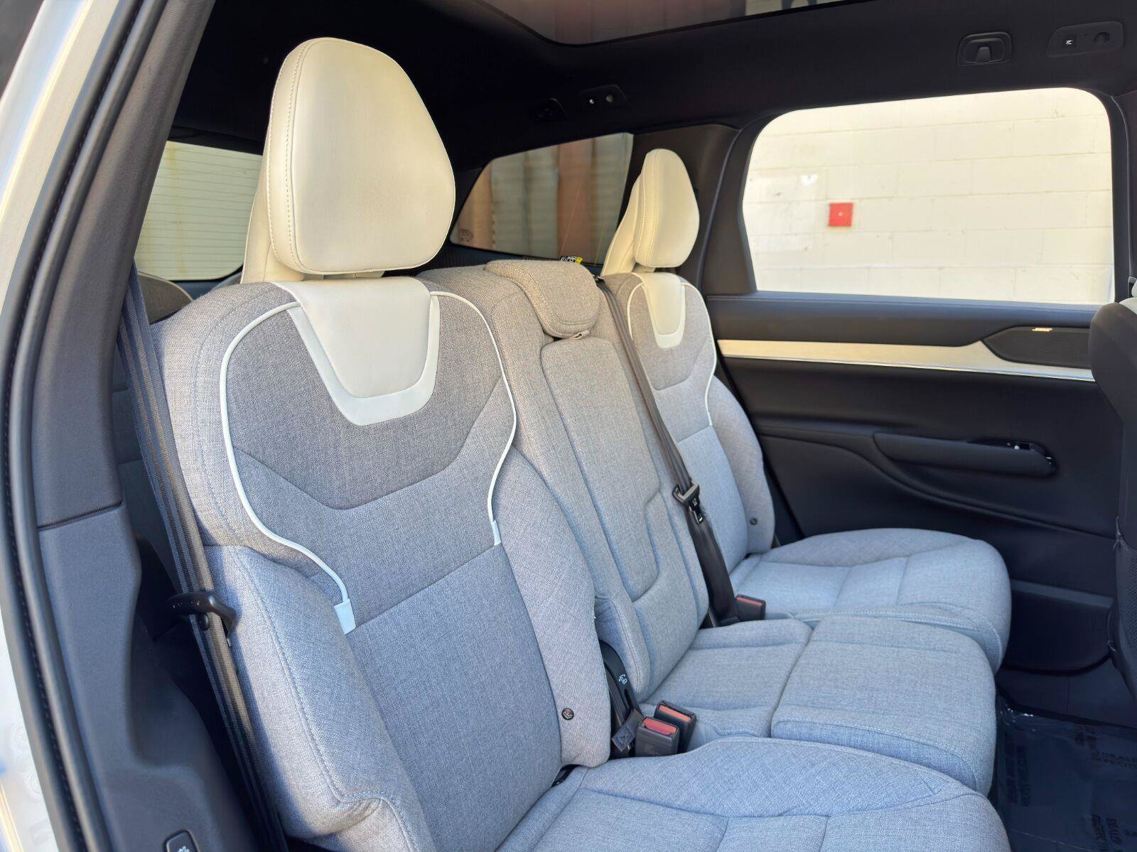 Used 2025 Volvo EX90 Ultra AWD/4WD image 36