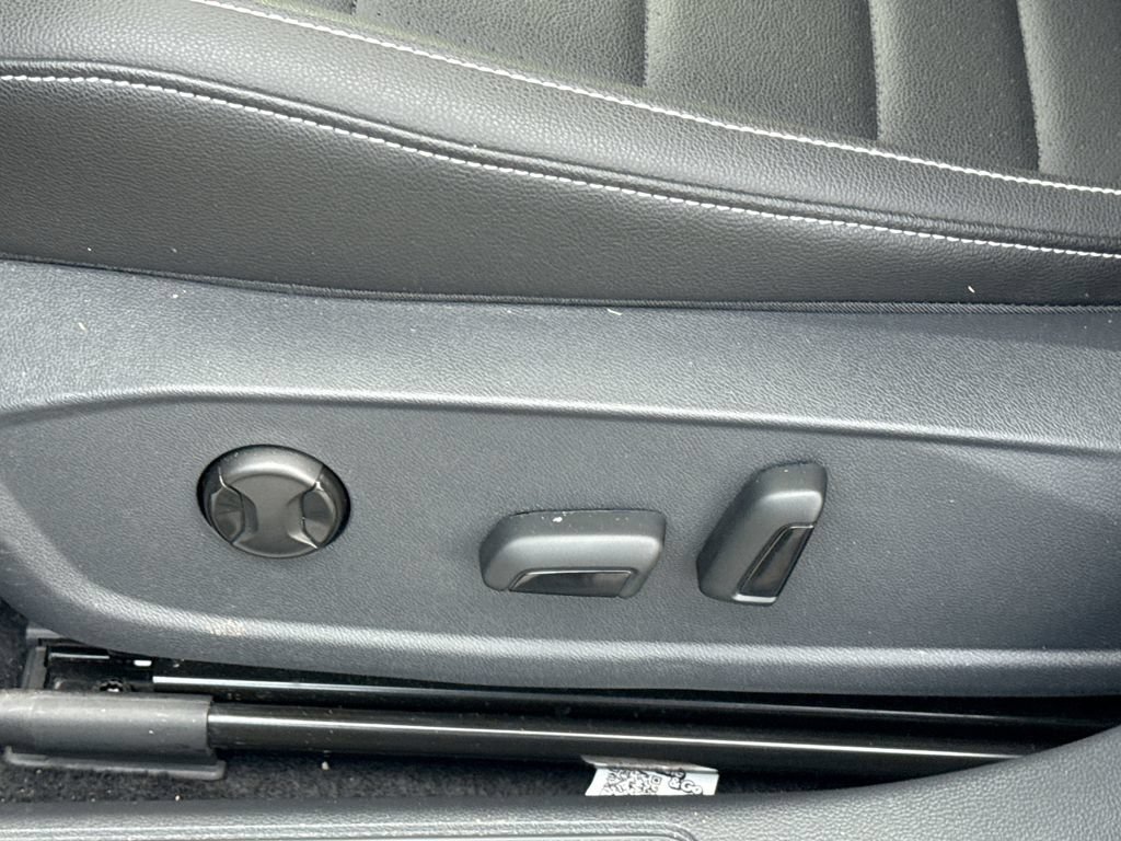 Used 2023 Volkswagen Jetta SE FWD image 14