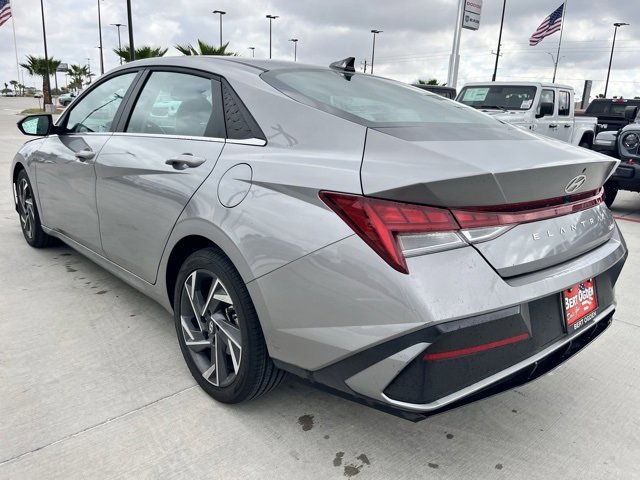 Used 2025 Hyundai Elantra Limited image 4