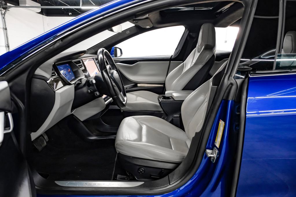 Used 2016 Tesla Model S 70 image 4
