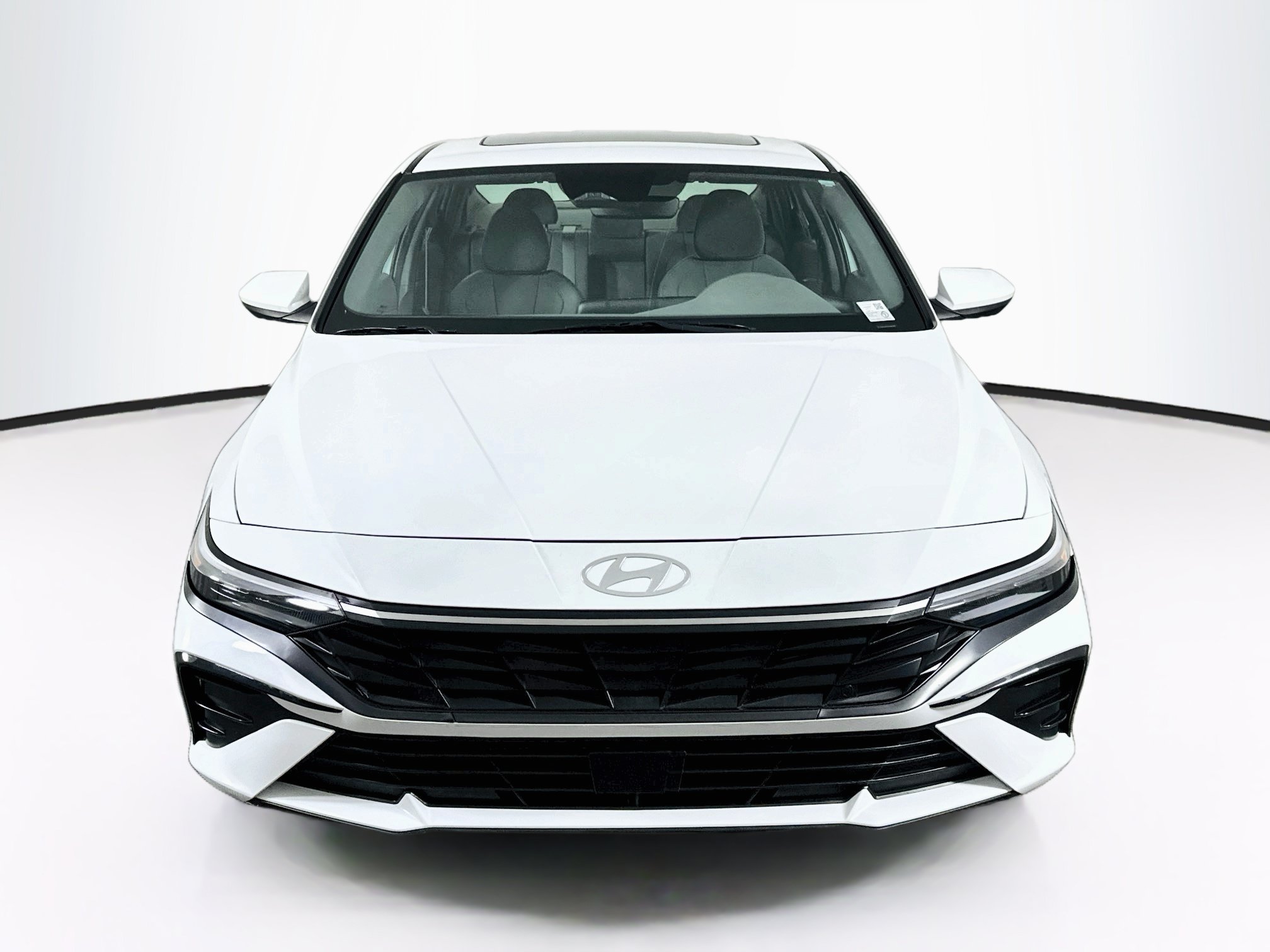 Used 2025 Hyundai Elantra SEL FWD image 2