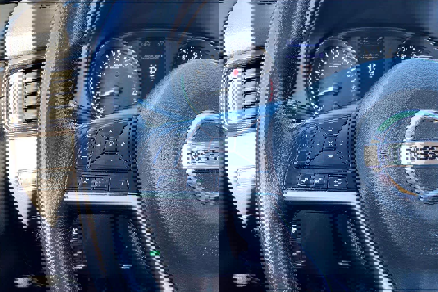 Used 2018 Nissan Rogue SV image 24