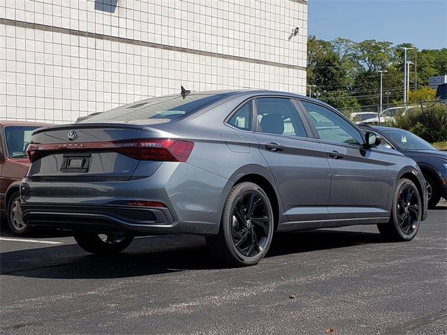 New 2025 Volkswagen Jetta SE image 3