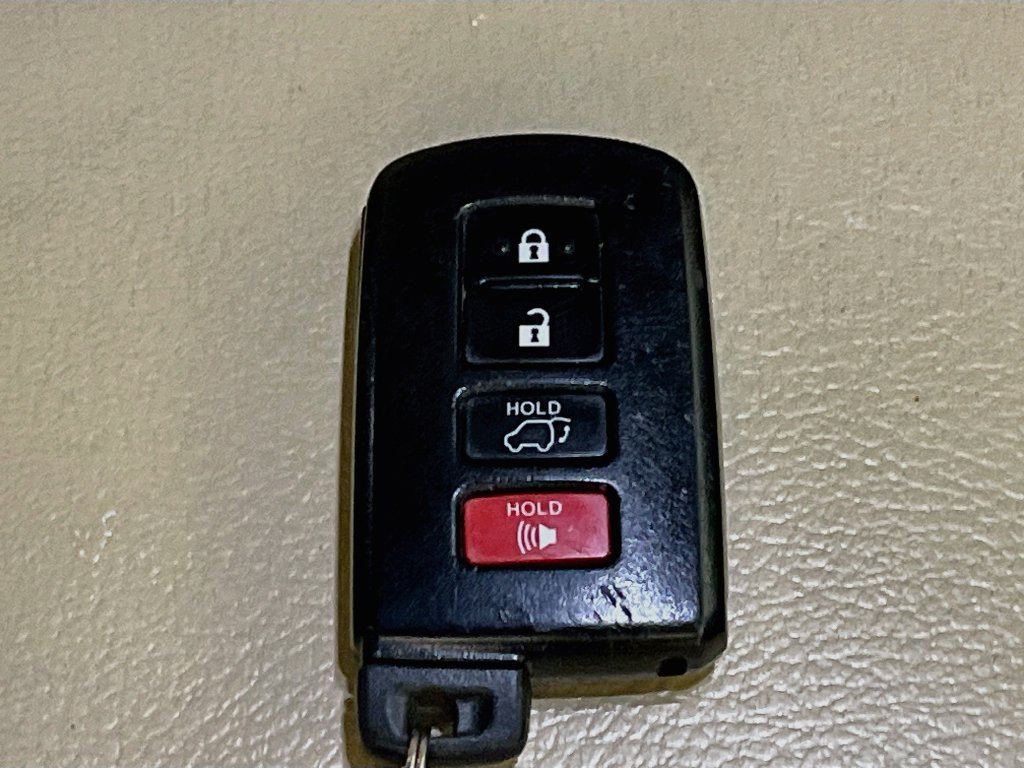 Used 2019 Toyota Highlander XLE FWD image 35