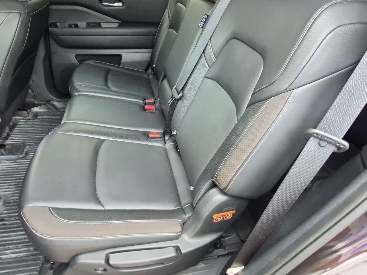 Used 2022 Nissan Pathfinder SL w/ SL Black Package AWD/4WD image 19