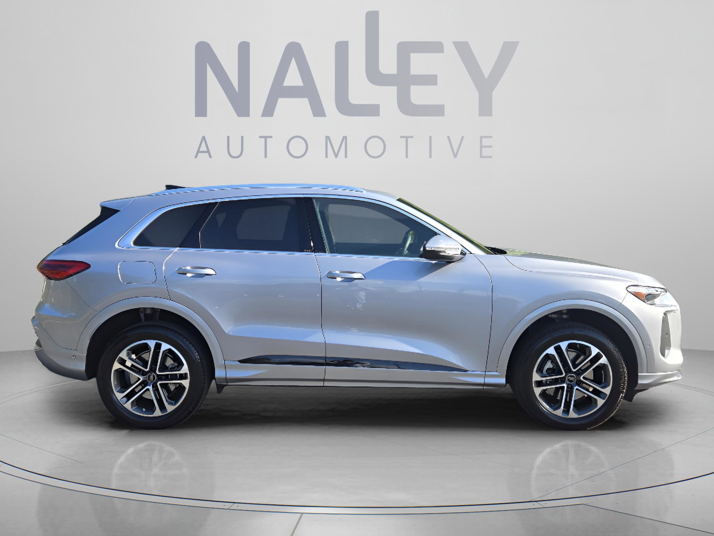 Used 2025 Audi Q5 Premium Plus w/ Premium Plus AWD/4WD image 6
