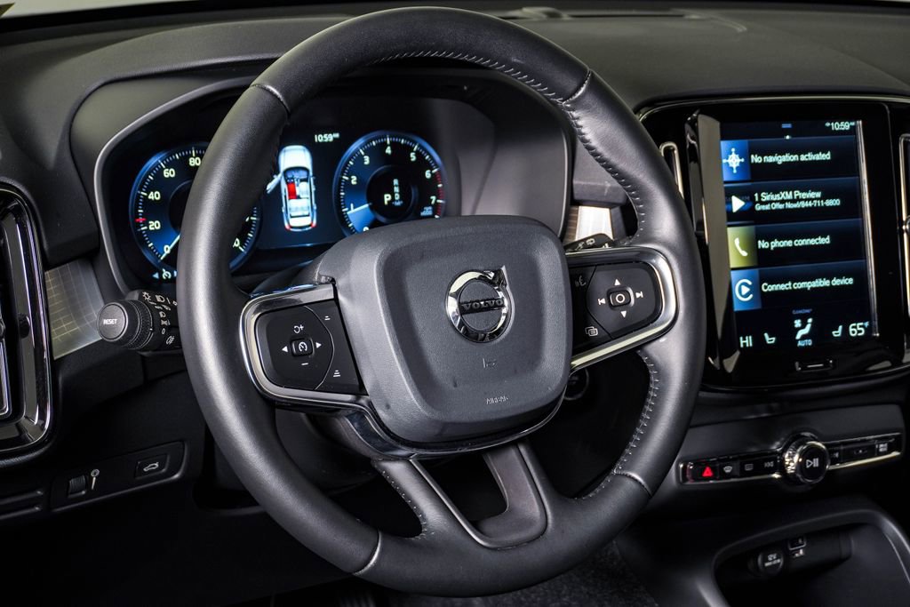 Used 2020 Volvo XC40 T5 Momentum w/ Protection Package Premier image 20