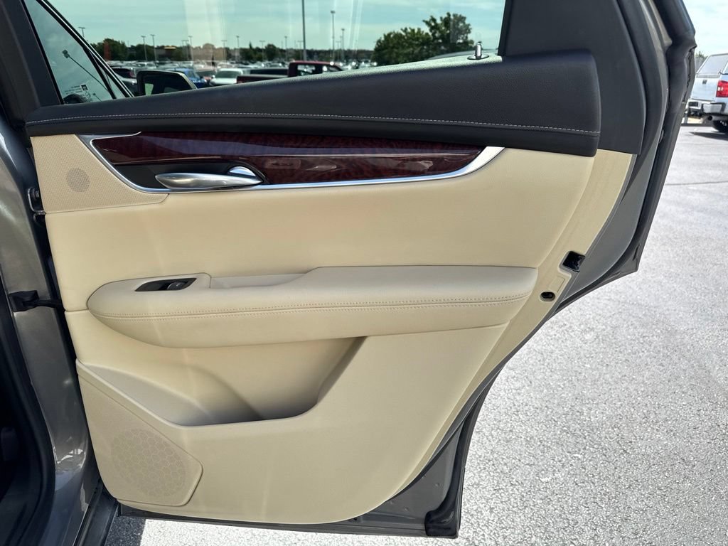 Used 2018 Cadillac XT5 Luxury w/ Driver Awareness Package AWD/4WD image 38