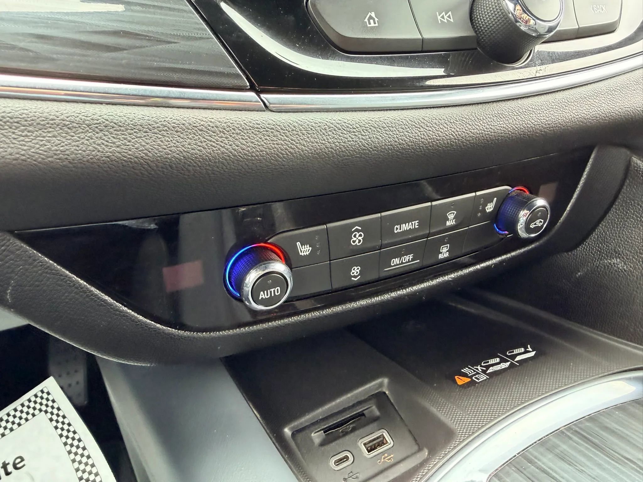 Used 2024 Buick Enclave Essence w/ Sport Touring Edition image 20