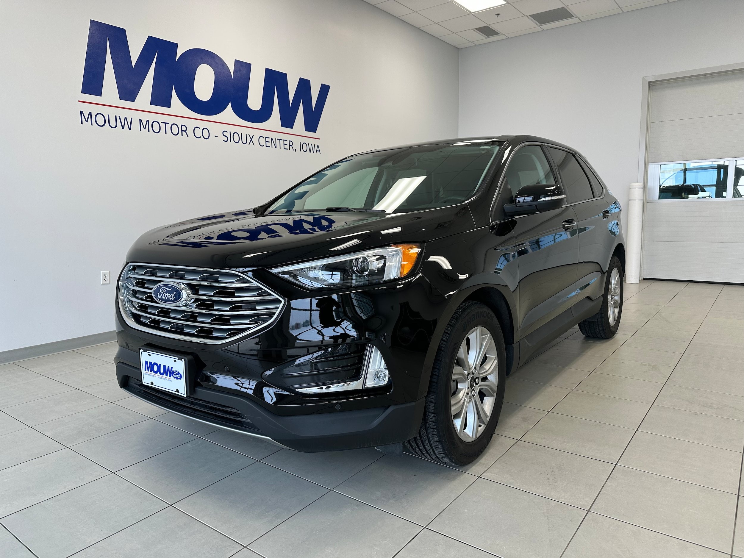 Used 2024 Ford Edge Titanium AWD/4WD image 2
