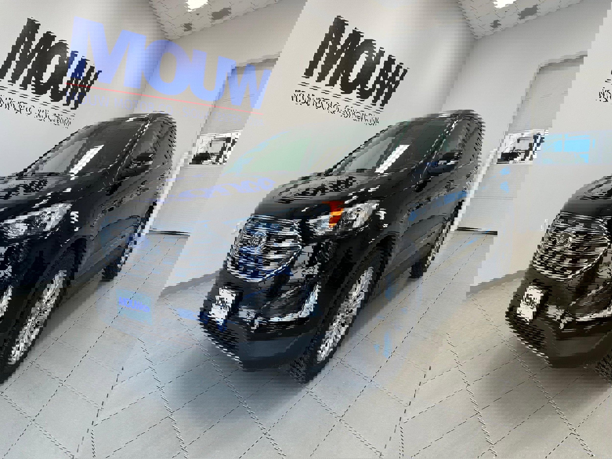 Used 2024 Ford Edge Titanium image 2