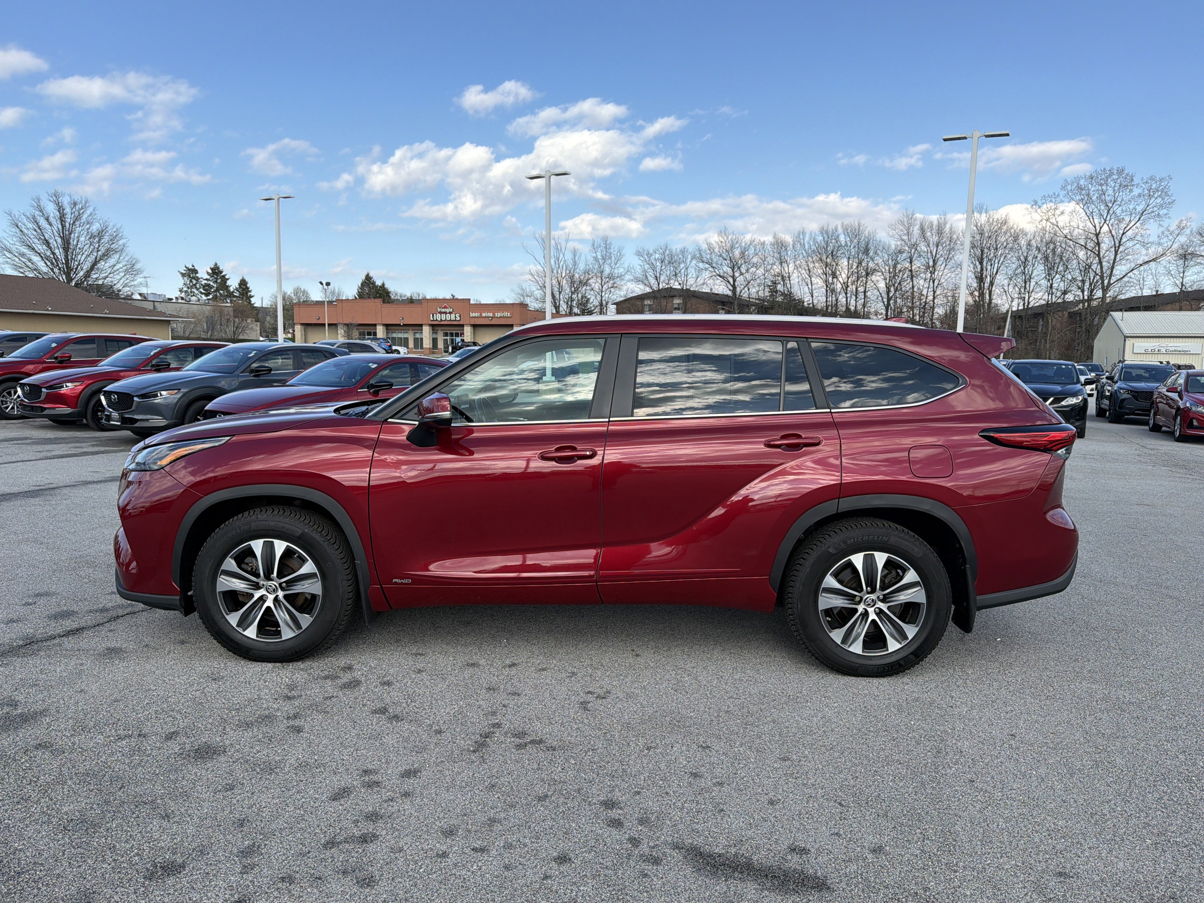 Used 2023 Toyota Highlander XLE AWD/4WD image 6
