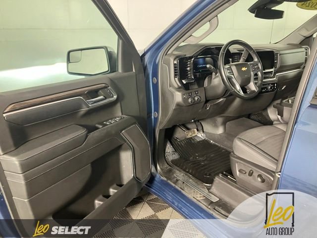 Used 2024 Chevrolet Silverado 1500 LT AWD/4WD image 11