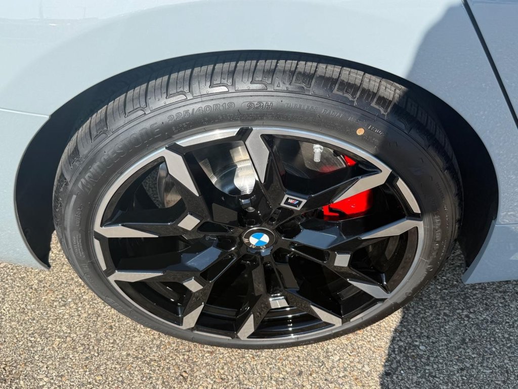 New 2026 BMW 330i xDrive Sedan w/ M Sport Package AWD/4WD image 4