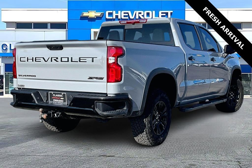 Used 2025 Chevrolet Silverado 1500 ZR2 w/ Dark Appearance Package image 5