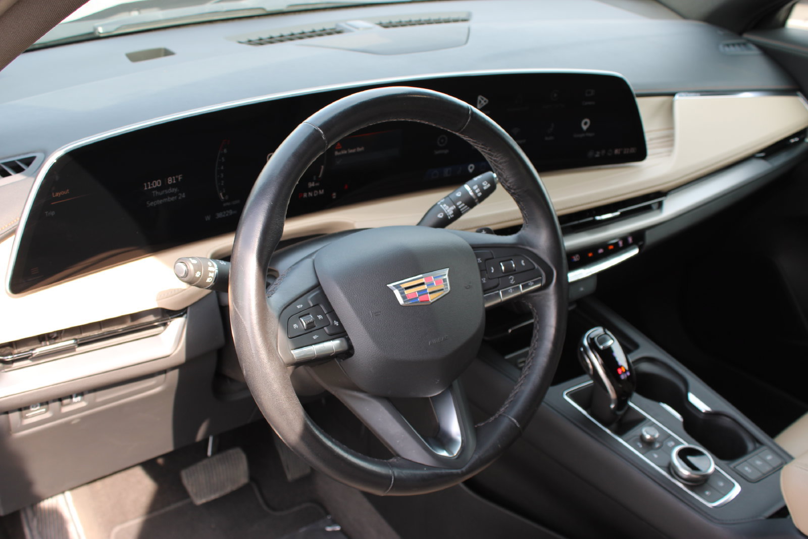 Used 2025 Cadillac XT4 Premium Luxury FWD image 10