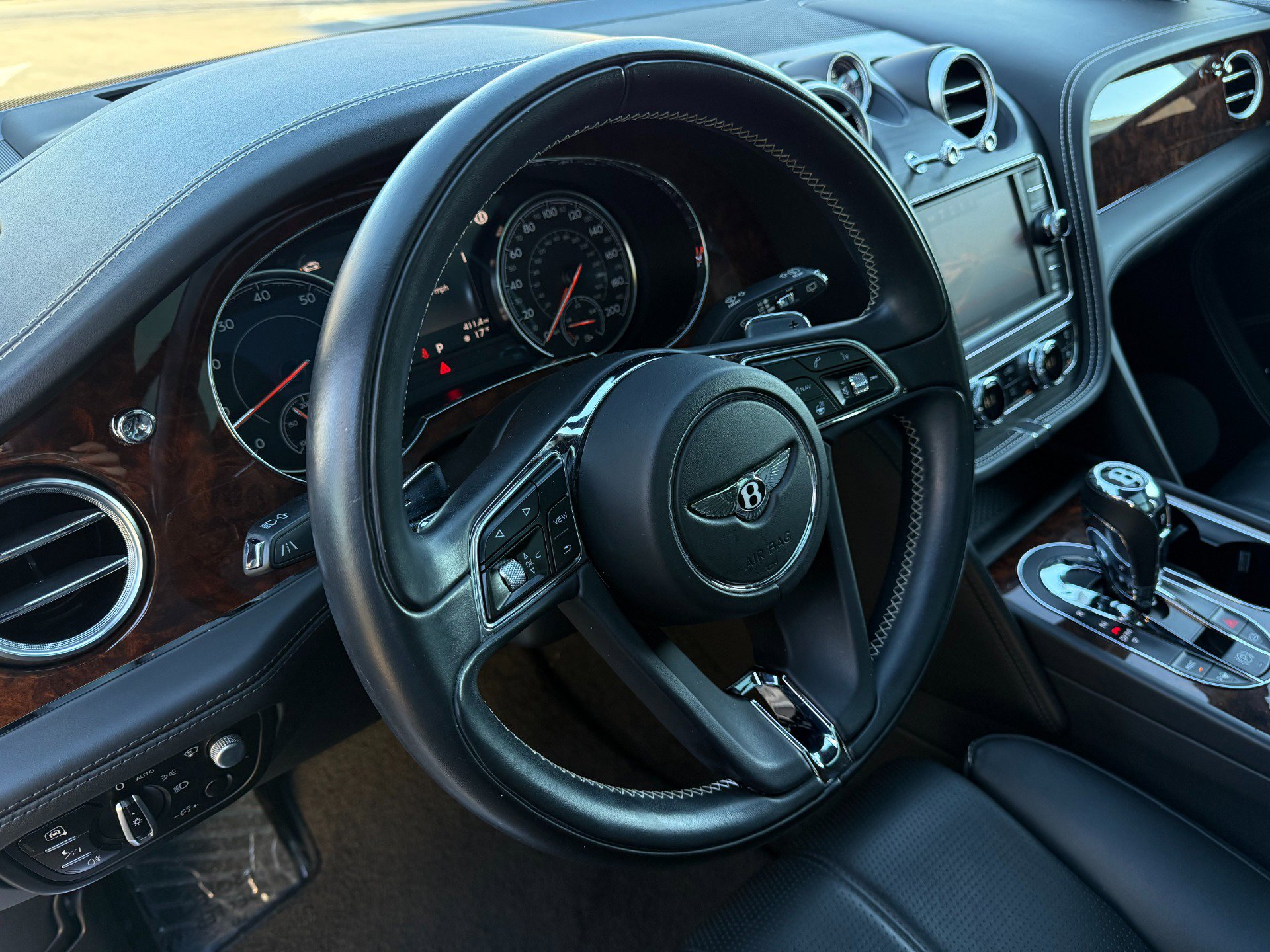 Used 2018 Bentley Bentayga image 10