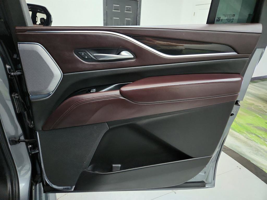 Used 2022 Cadillac Escalade ESV Sport Platinum w/ LPO, ONYX Package AWD/4WD image 32