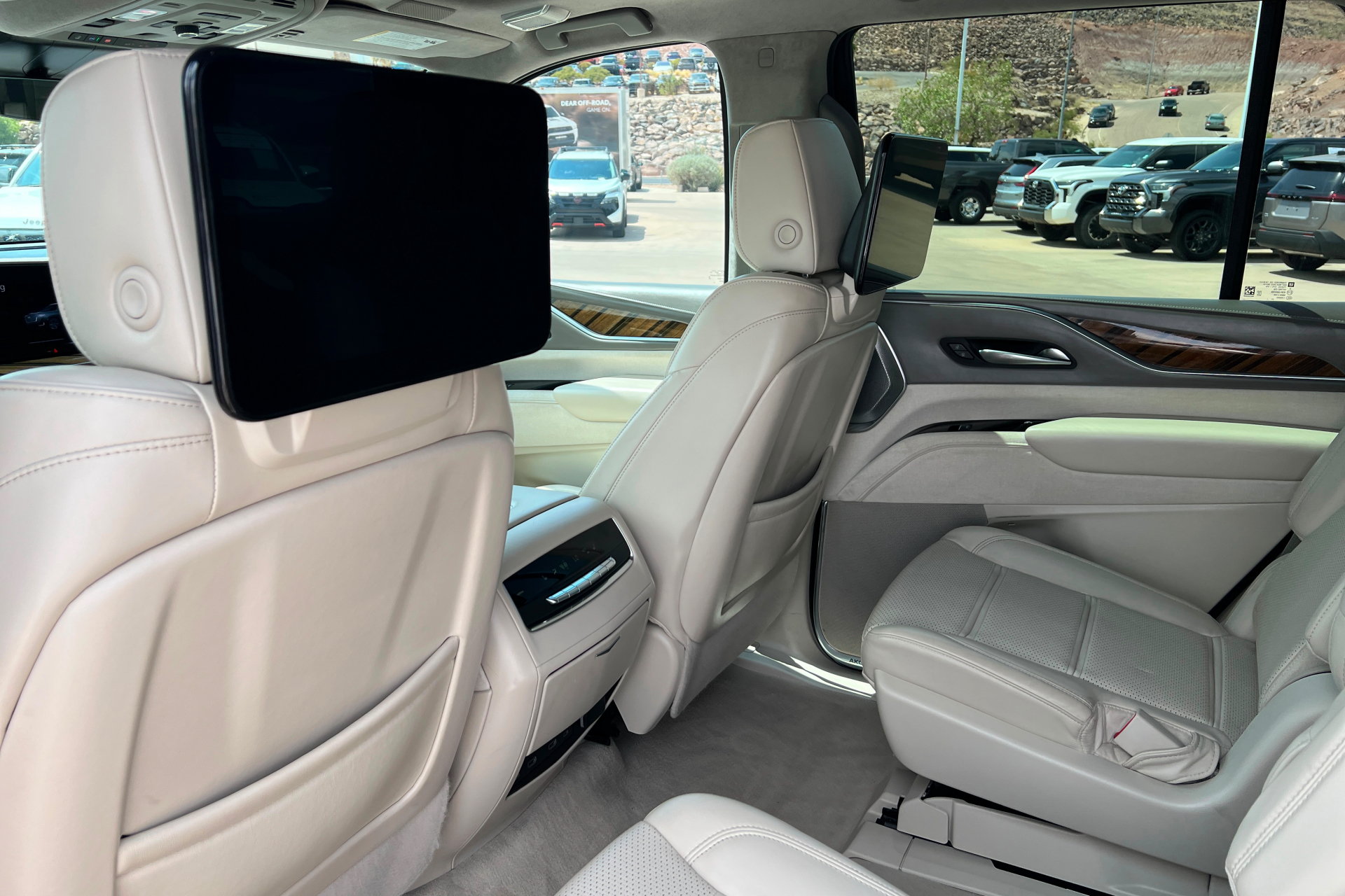 Used 2022 Cadillac Escalade Sport Platinum AWD/4WD image 20