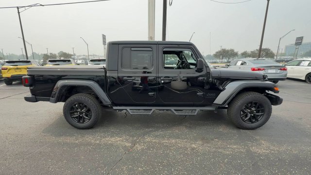 Used 2022 Jeep Gladiator Sport AWD/4WD image 9