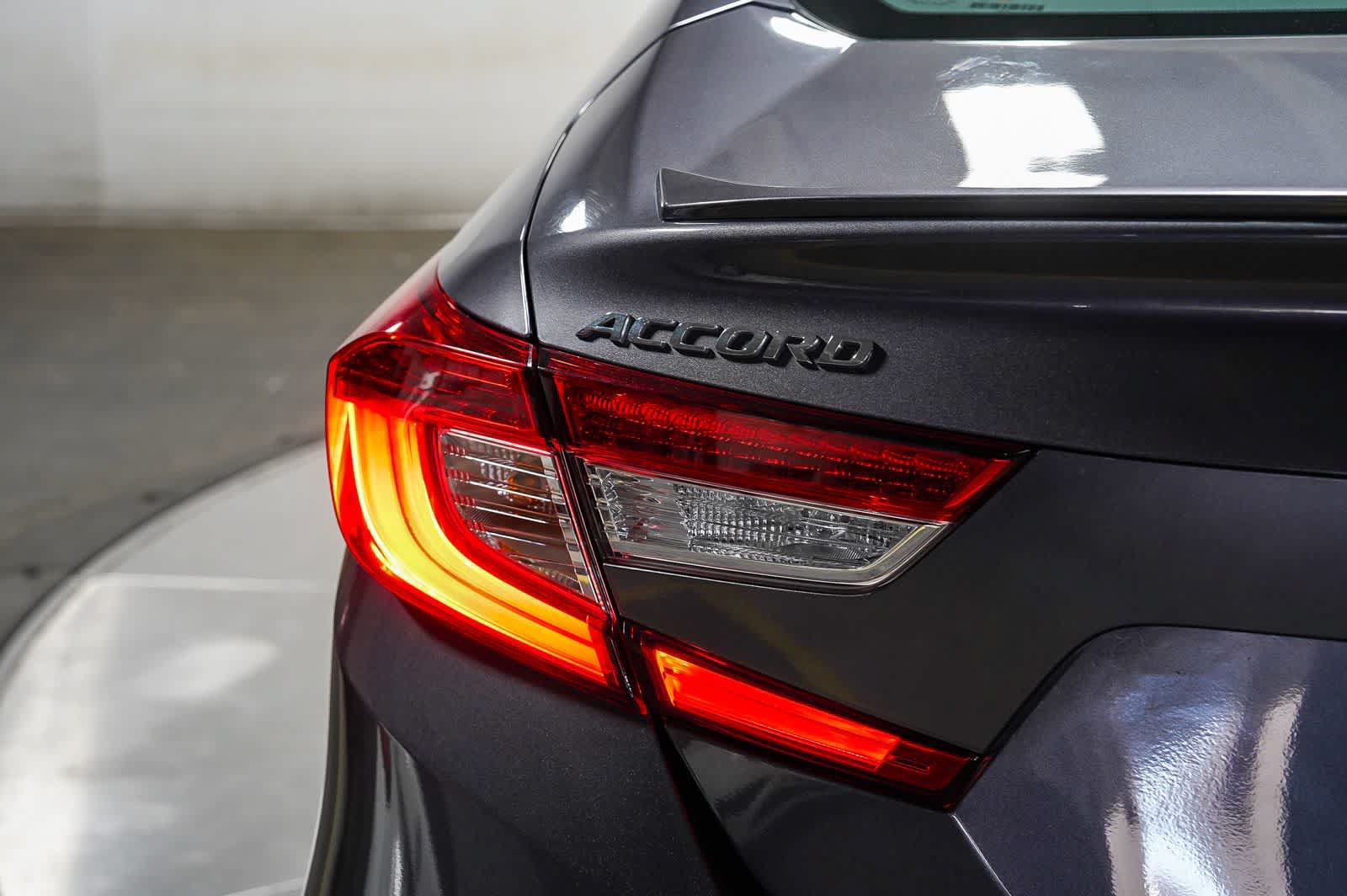 Used 2018 Honda Accord Sport image 11