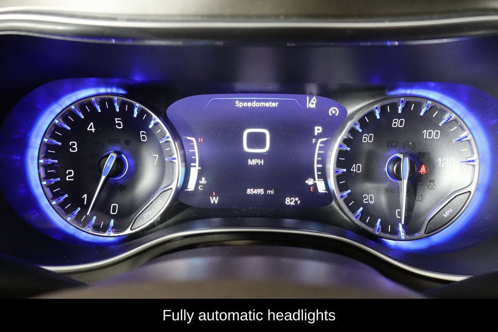 Used 2019 Chrysler Pacifica Touring-L Plus w/ Advanced Safetytec Group FWD image 11