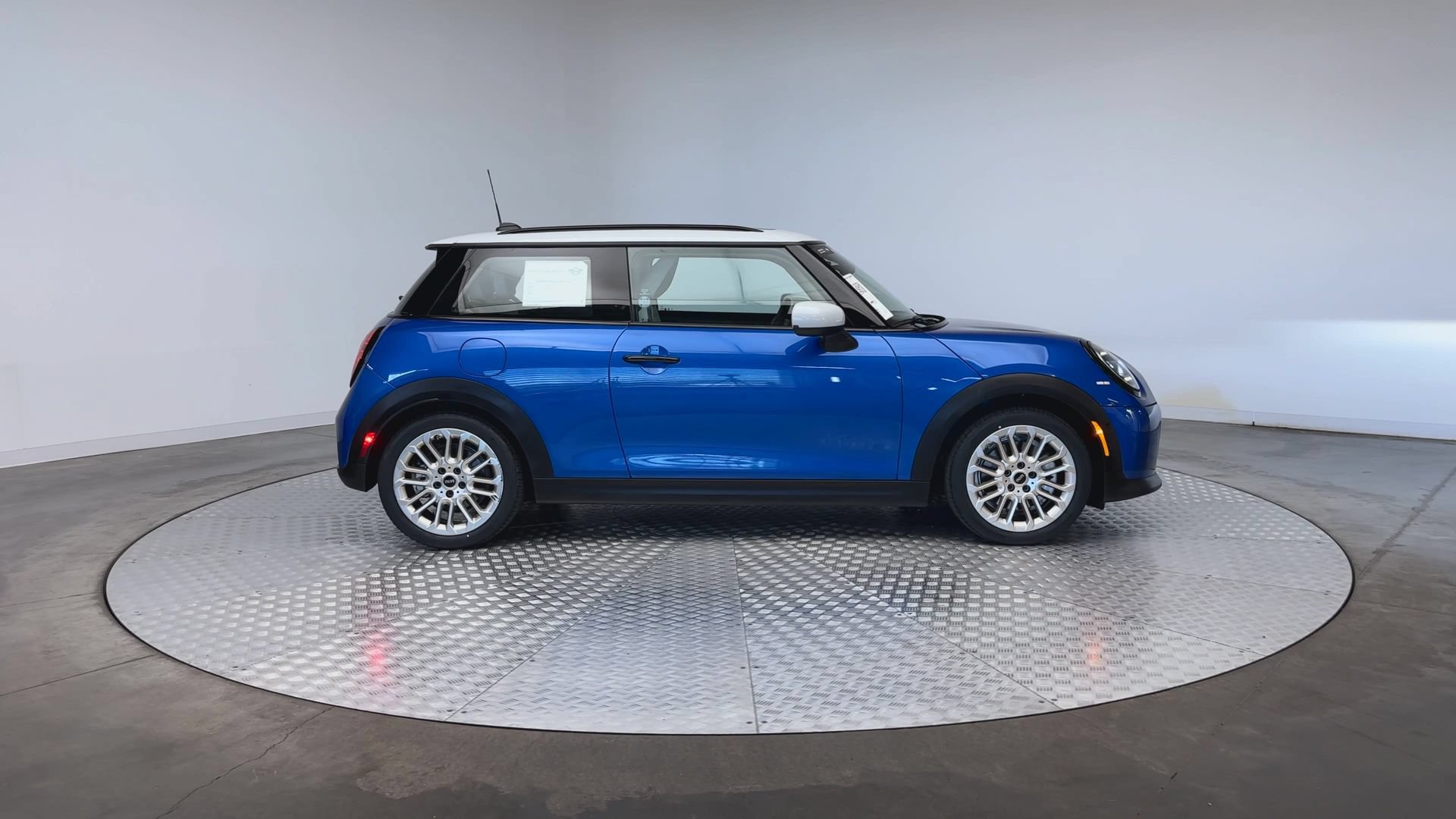 Used 2026 MINI Cooper 2-Door Hardtop FWD image 9