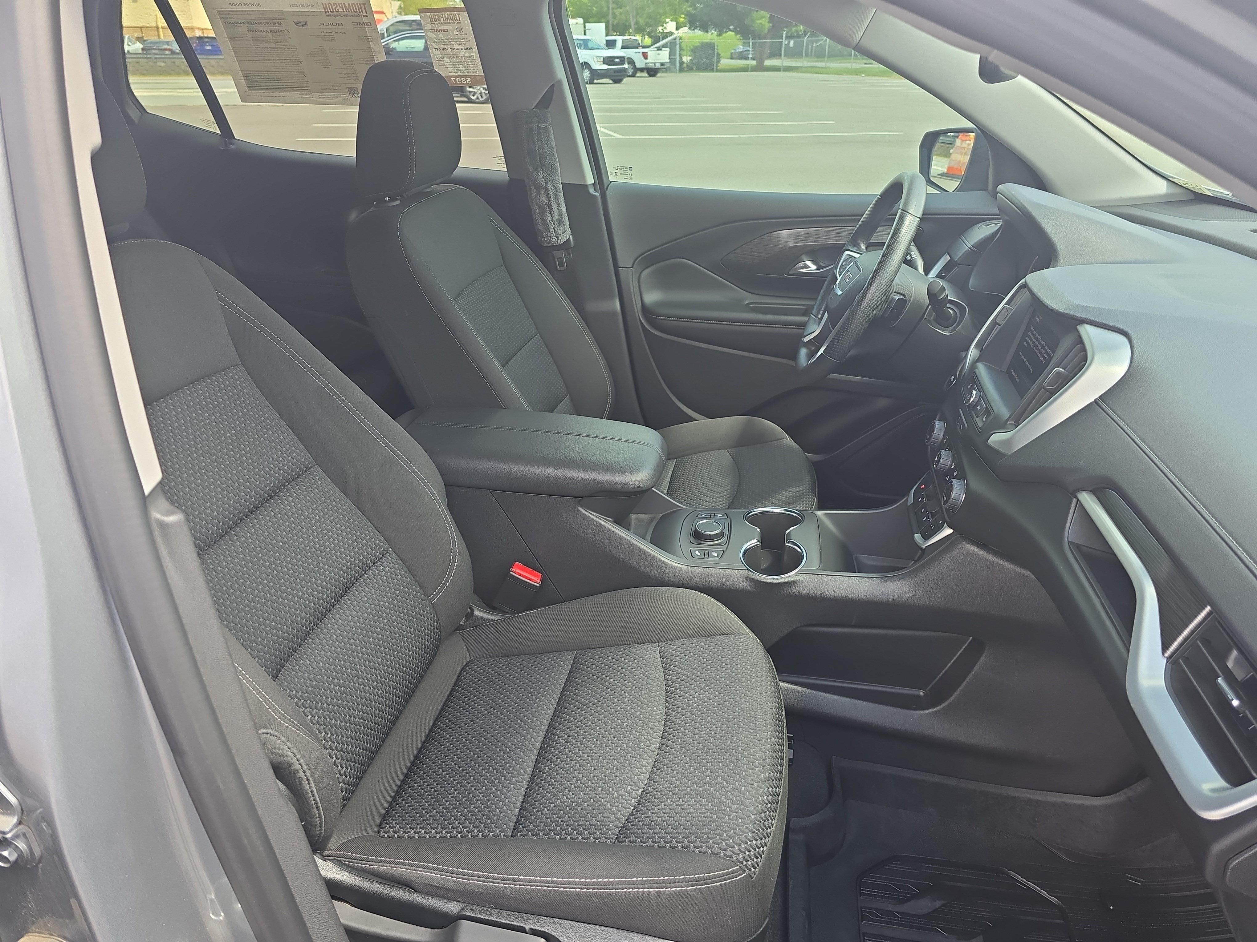 Used 2024 GMC Terrain SLE w/ Driver Convenience Package FWD image 10