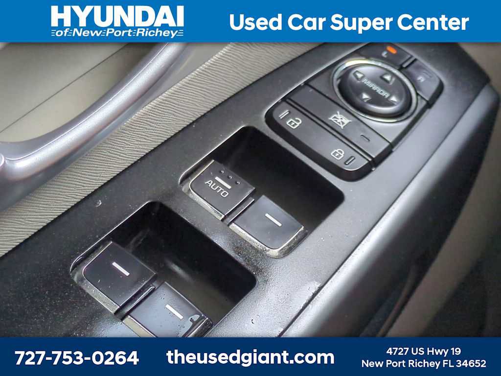 Used 2020 Kia Sedona L FWD image 23