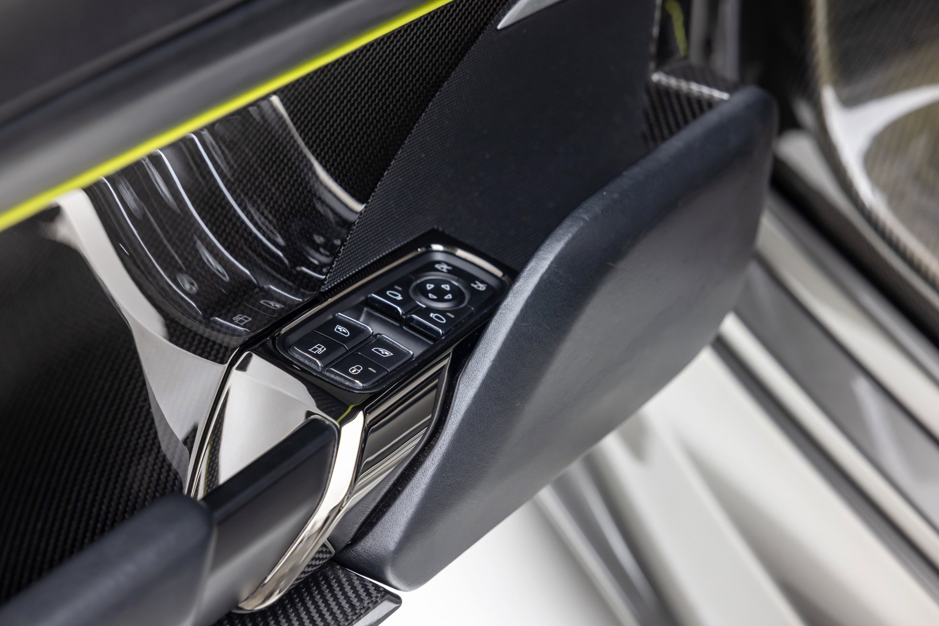 Used 2015 Porsche 918 Spyder AWD/4WD image 49