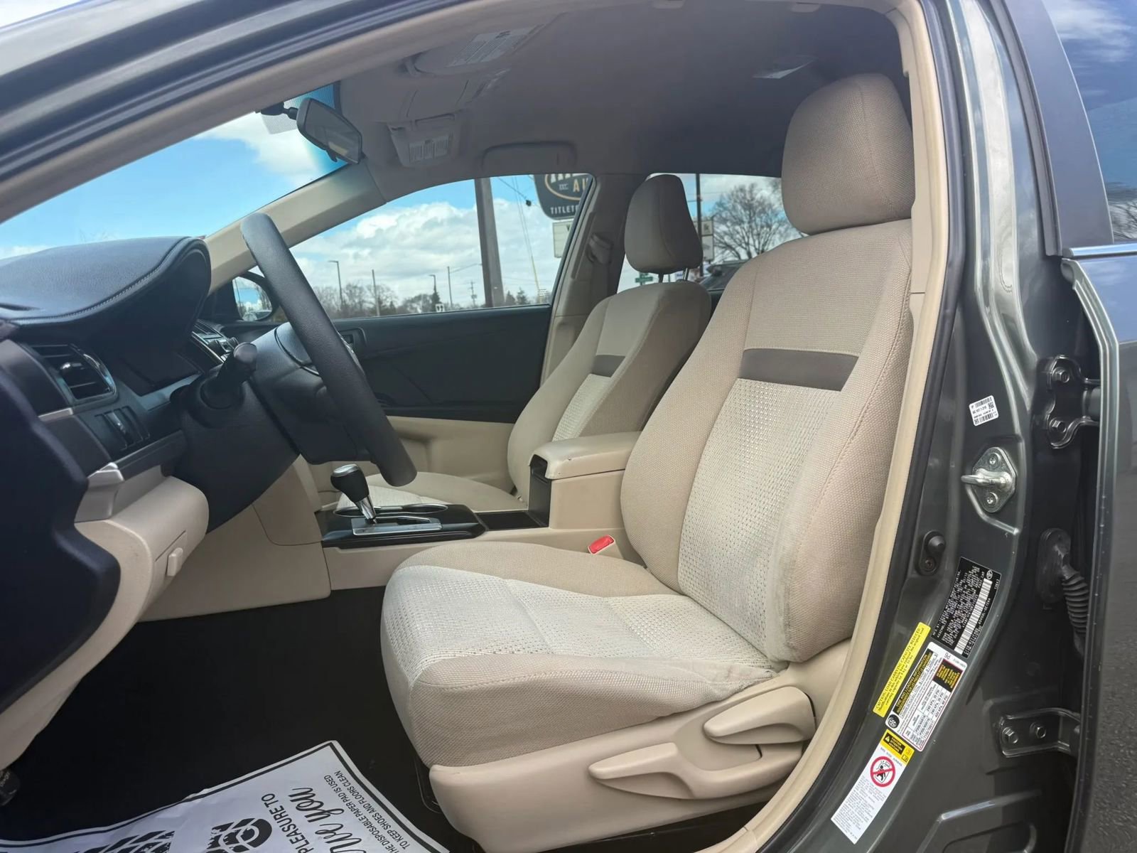 Used 2013 Toyota Camry L image 9