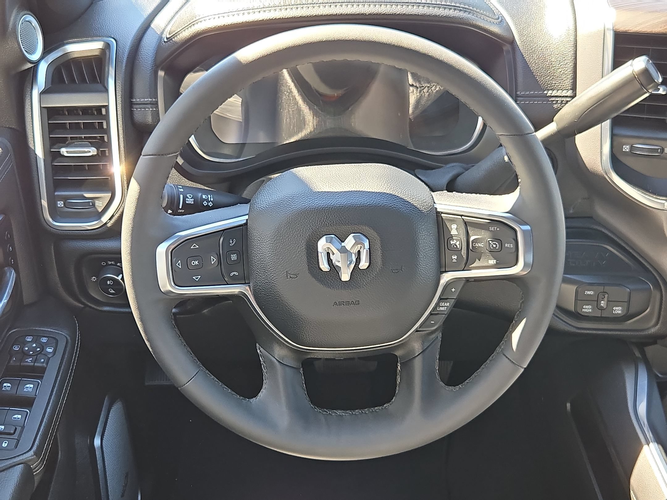 Used 2025 RAM 3500 Laramie AWD/4WD image 26