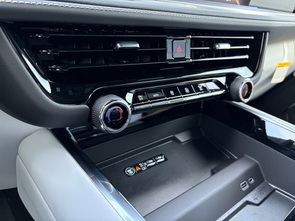 New 2026 Chevrolet Suburban Premier image 3