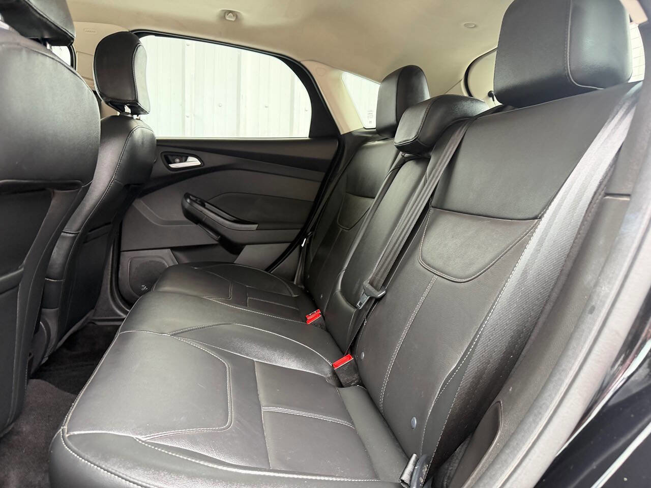 Used 2017 Ford Focus Titanium w/ Titanium Technology Package FWD image 22