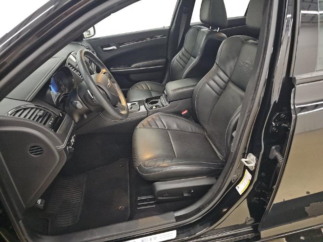 Used 2023 Chrysler 300 C RWD image 7