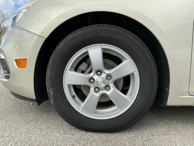 Used 2016 Chevrolet Cruze LT image 14