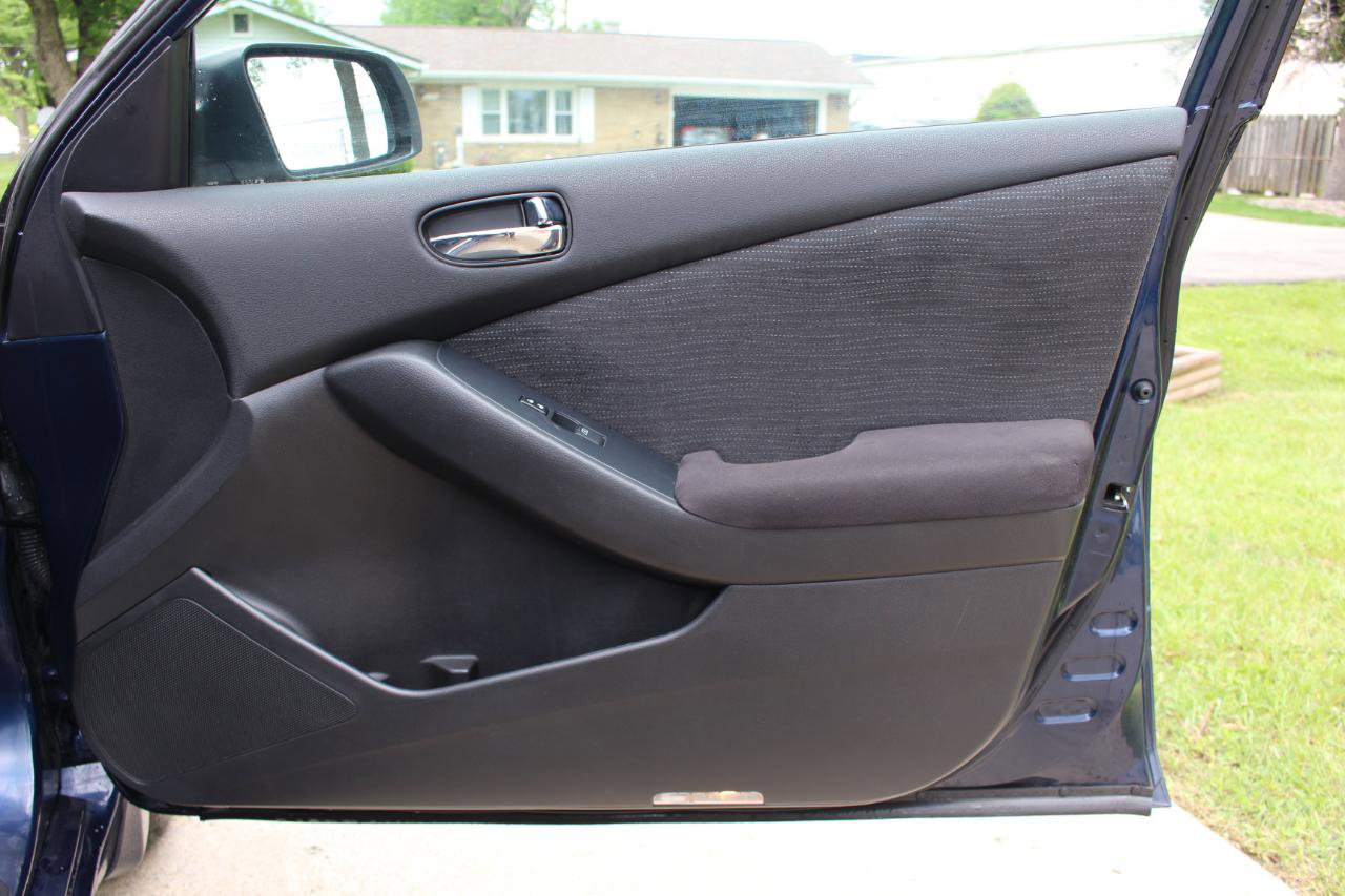 Used 2011 Nissan Altima 3.5 SR FWD image 31