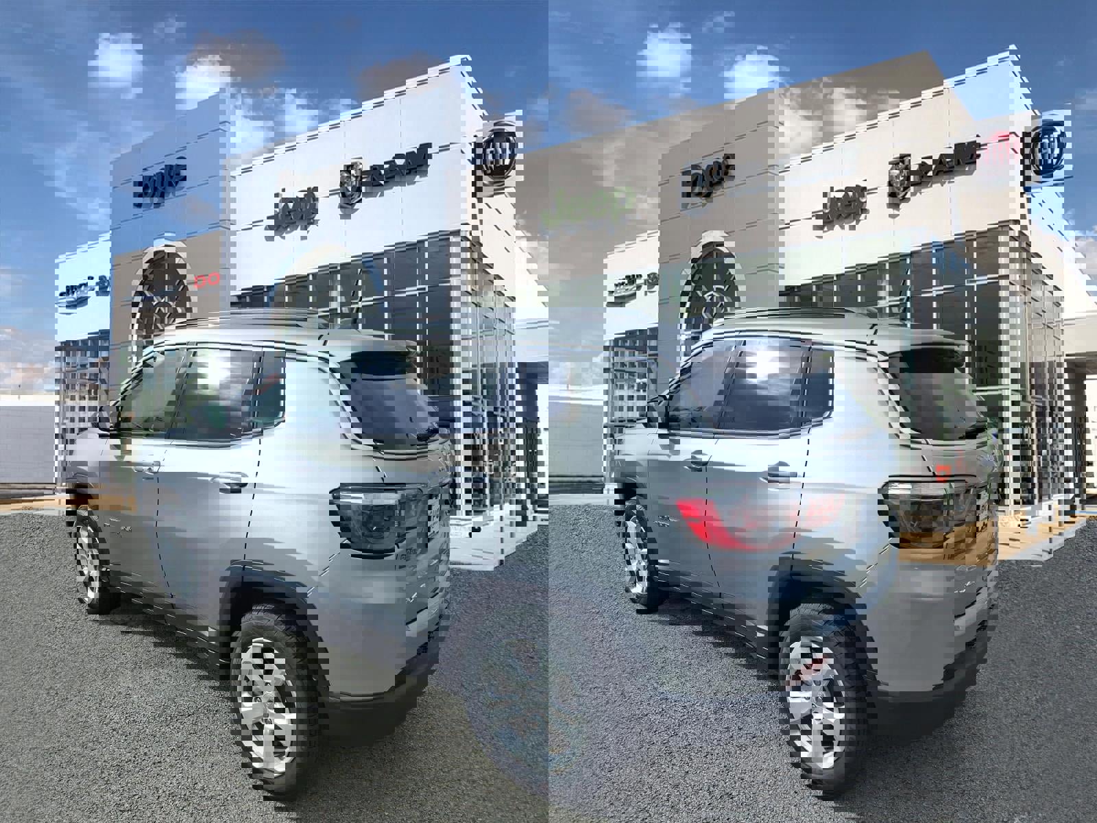 Used 2022 Jeep Compass Latitude w/ Sun and Sound Group image 3