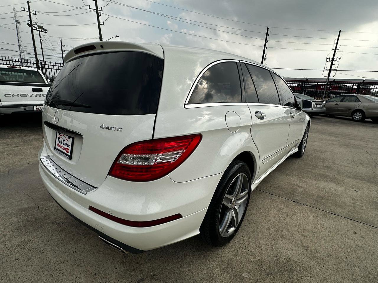 Used 2012 Mercedes-Benz R 350 4MATIC image 4