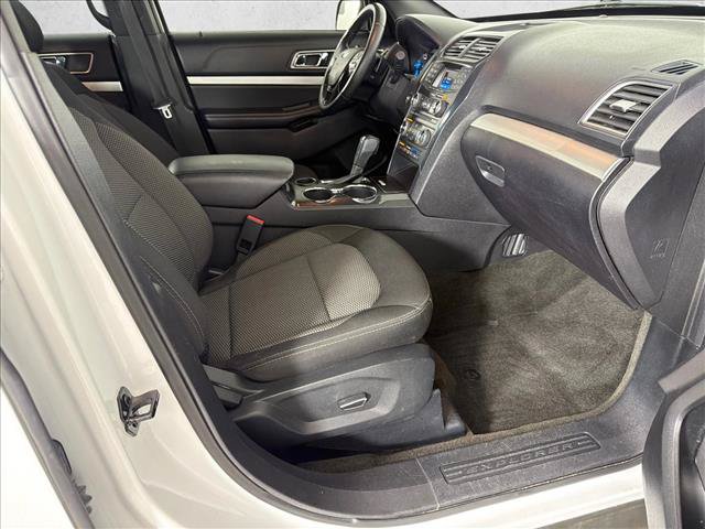 Used 2017 Ford Explorer XLT FWD image 13