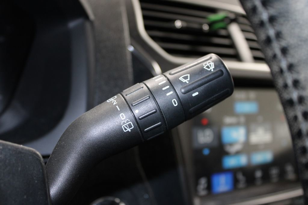 Used 2017 Ford Explorer XLT w/ Equipment Group 201A AWD/4WD image 25