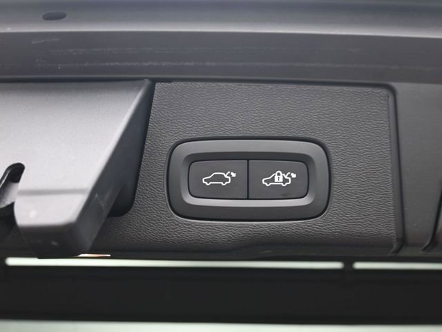 Used 2023 Volvo XC60 B6 Ultimate w/ Protection Package Premier image 33