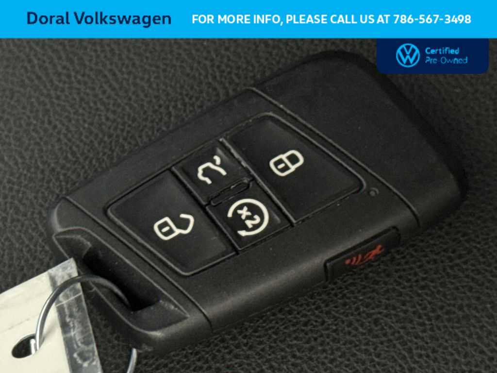 Used 2024 Volkswagen Taos SE FWD image 28