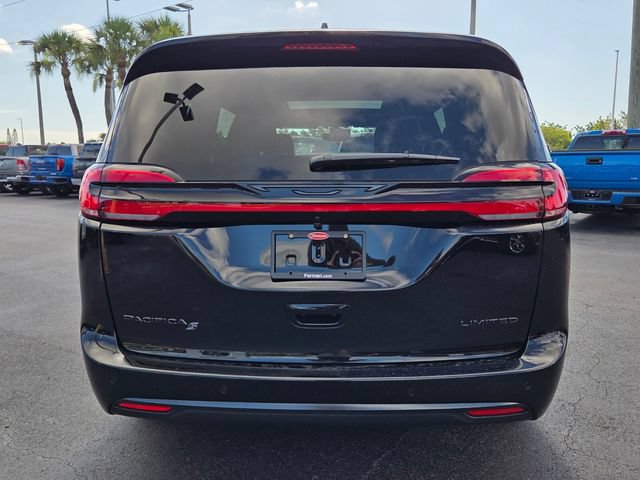 New 2027 Chrysler Pacifica Limited FWD image 7