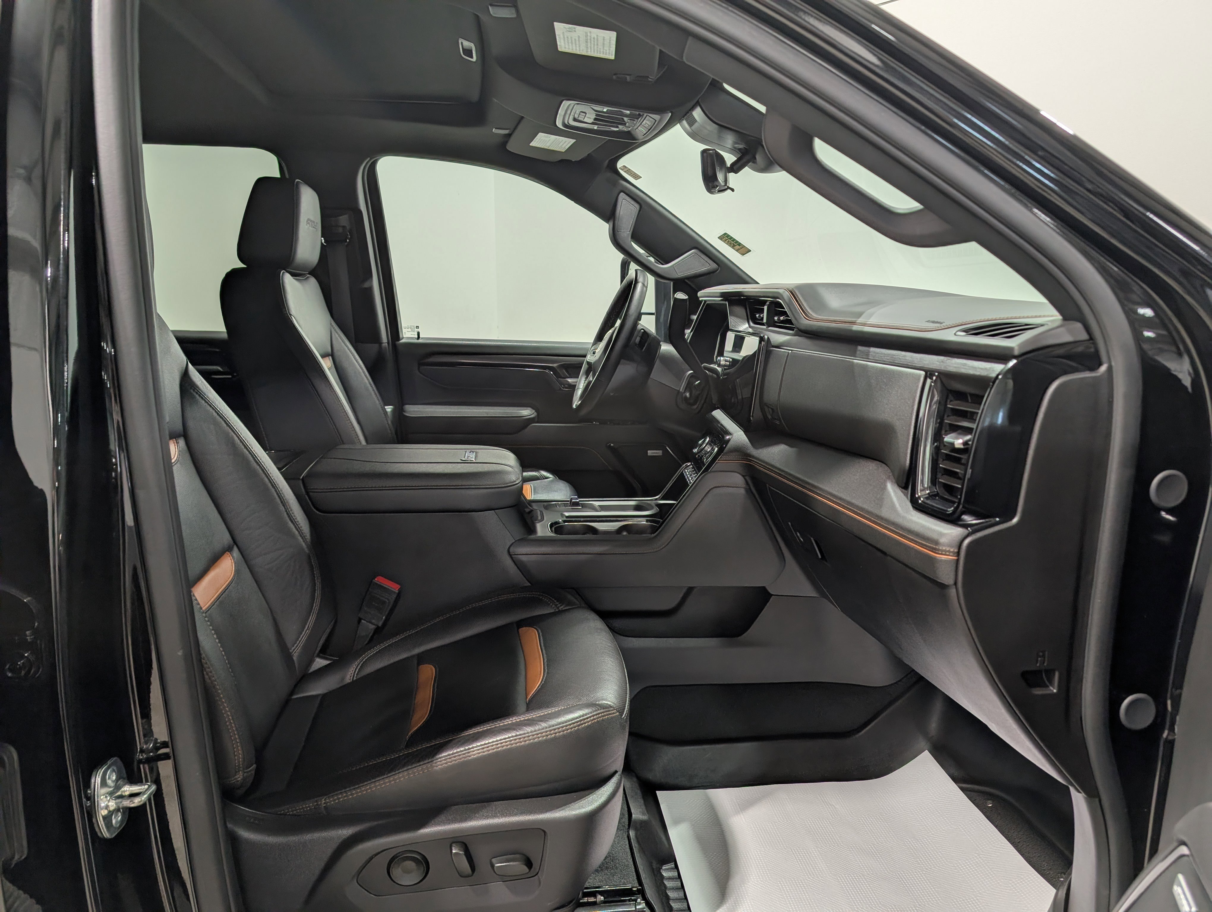 Used 2025 GMC Sierra 3500 AT4 w/ AT4 Premium Plus Package image 21