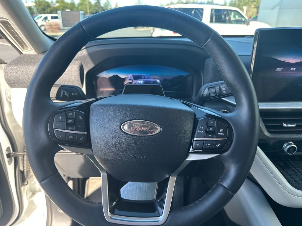 Used 2025 Ford Explorer Platinum w/ Ultimate Package AWD/4WD image 14