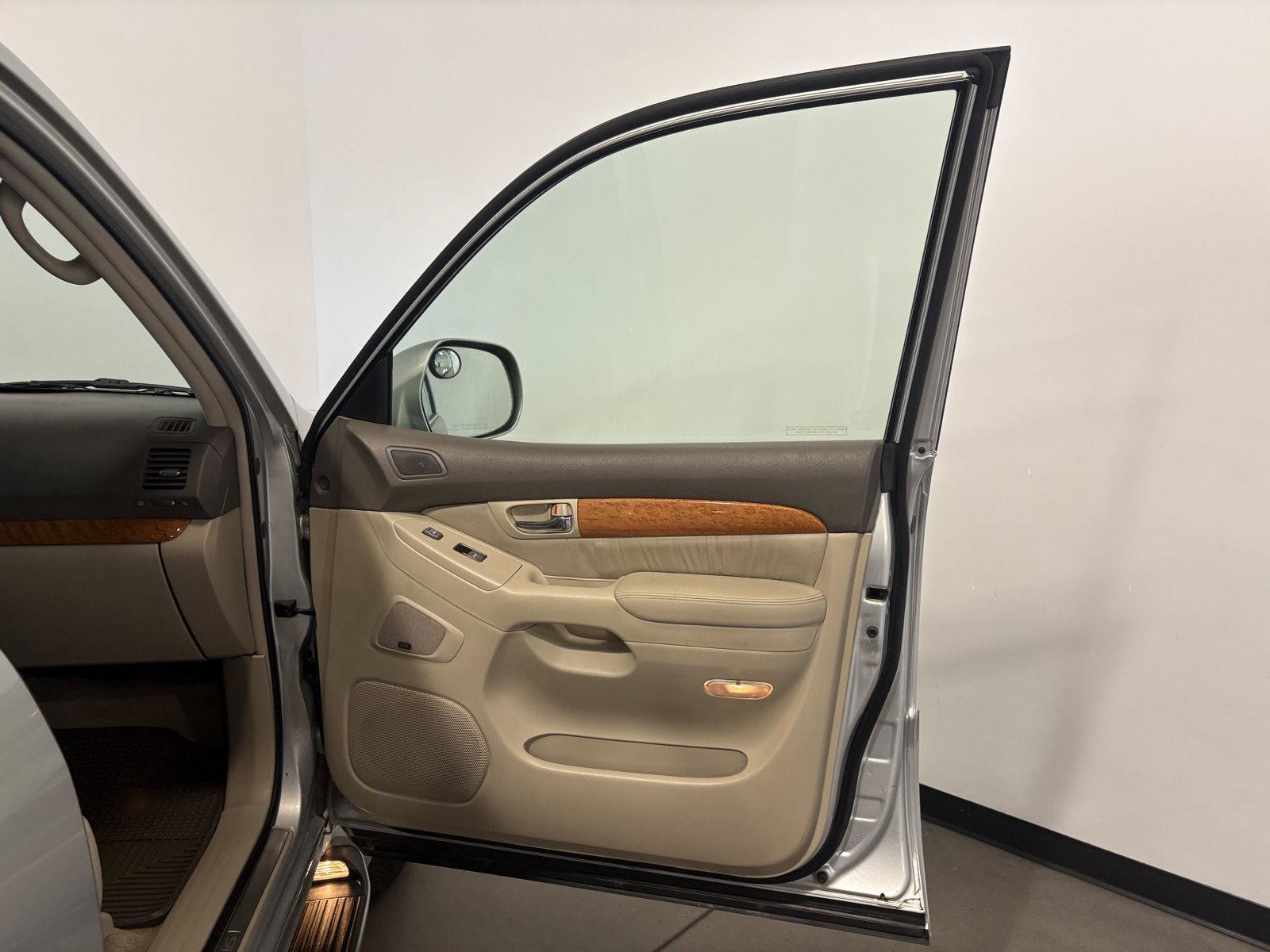 Used 2005 Lexus GX 470 AWD/4WD image 42