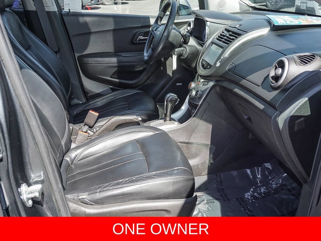 Used 2016 Chevrolet Trax LT w/ LT Sun and Sound Package FWD image 12